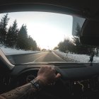 El parabrisas es el elemento más visible, aunque existen otros de igual relevancia.