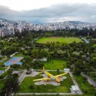 Las infractoras circularon en el interior del parque La Carolina, pese a que el espacio recreativo es exclusivo para peatones y ciclistas.