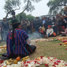 Organizaciones sociales se congregan en Cuenca para marchar por la Contra Cumbre de los Pueblos en Resistencia.
