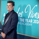 El cantante colombiano Carlos Vives en la alfombra roja del evento Persona del Año del Grammy Latino en el Centro de Convenciones de Miami Beach en Miami Beach, Florida, EE.UU., 13 de noviembre de 2024. El artista ganador del GRAMMY y Persona del Año de la Academia Latina de la grabación 2024 es el El cantante colombiano Carlos Vives.