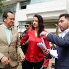 Veloz acudió a la CC acompañado por la aspirante a la Vicepresidencia por el PSE, Verónica Silva y Gustavo Vallejo, presidente del partido.