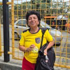 María Soriano de 54 una de las vendedoras que llegó a las 05:00.