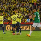 AMDEP9689. GUAYAQUIL (ECUADOR), 12/11/2024.- Los jugadores de Ecuador celebran un gol ante Bolivia este jueves, durante un partido de las eliminatorias sudamericanas al Mundial de Fútbol 2026, en el estadio Monumental, en Guayaquil (Ecuador). EFE/ Jonathan Miranda