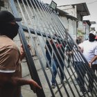 El Municipio retiró dos rejas de esta ciudadela.