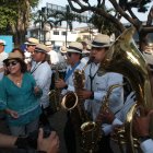 Diversión. La Banda Municipal llegó a Urdesa Central y tocó canciones alusivas a Guayaquil y otras que pusieron a todos a bailar.