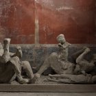 Un grupo de cuatro personas, dos de ellas niños, de las víctimas de Pompeya. Crédito: Archeological Park of Pompeii