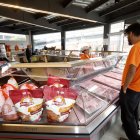 La venta de pavos poco a poco va en aumento debido a la cercanía de las fiestas de fin de año.