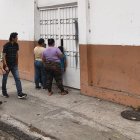 Institución. Madres piden información en escuela República de Costa Rica.