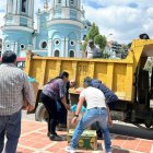 En el edificio administrativo del Cuerpo de Bomberos de Cuenca se reciben donaciones de insumos, medicinas y alimentos para enviarlos al personal que atiende los incendios forestales.