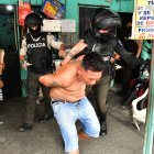 Detención. Uno de los cuatro sospechosos aprehendidos.