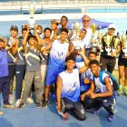 La delegación masculina del Vicente Rocafuerte que campeonó en el Intercolegial.