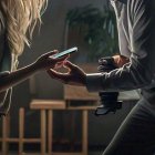 Además de pedir fotografías comprometedoras, el fotógrafo solicitaba a las mujeres que le compartieran sus contraseñas de iCloud.