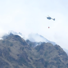 Las acciones de sofocación del fuego se llevan a cabo en las zonas donde los incendios persisten y el fuego aún no ha sido controlado.