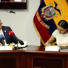 El titular encargado de la UAFE, José Julio Neira, y la presidenta del CNE, Diana Atamaint.