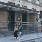 El ingreso a la Vicepresidencia de la República, en Quito, estuvo cercado con vallas metálicas, en momentos en que Abad llegó a Ecuador.