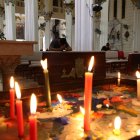 Feligreses en el interior de la iglesia La Merced, en el centro de Guayaquil.