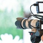 Según las denunciantes, el joven las habría manipulado para obtener fotografías y acceso a sus cuentas de iCloud.