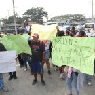 Manifestación. Familiares de los privados de libertad se congregaron en los exteriores de la Penitenciaría del Litoral.