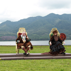 Los jurados, convertidos en “reyes”, ordenaron a los participantes preparar una comida para 57 aldeanos.