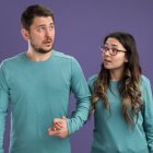 Descubre qué dice la psicología sobre sentir atracción por otras personas mientras estás en una relación