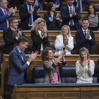 El presidente del Gobierno, Pedro Sánchez, y las vicepresidentas María Jesús Montero y Yolanda Díaz, y el ministro de Presidencia, Félix Bolaños, aplauden durante el pleno celebrado este jueves.