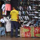 El sector comercial es uno de los que más ha sufrido los efectos de la crisis de apagones.