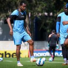 Los jugadores de Liga de Quito continúan entrenando en el complejo de la institución, ajenos al problema legal que enfrentan.