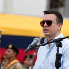 El presidente Daniel Noboa, en los campamentos móviles para las Fuerzas Armadas, en Guayaquil.