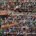 En la imagen de archivo, trabajadores realizan sus funciones en un centro de acopio de plásticos en Ciudad de México