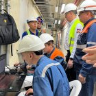 Revisión. Personal técnico de CELEC EP Hidrotoapi, revisaron que los sistemas, instrumentos y componentes de la unidad funcionen de manera óptima.