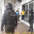 Policías llegaron a la zona para investigar el hecho. El pasaje comercial en donde se produjo el robo fue cerrado momentáneamente.