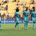 Jugadores de Cumbayá salieron con evidente tristeza tras la goleada por Barcelona en el Momumental