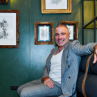 Parte de lo recaudado por la venta de las cerca de 50 piezas, cuyos marcos son reciclados, será destinado a apoyar la labor de la fundación Sor Dominga Boca.