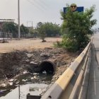 Así permanece el canal de aguas lluvias que colinda con la avenida, de un lado; y del otro con la ciudadela Puertas del Sol.