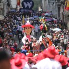 La música recorrió parte del Centro Histórico con el desfile "Los mercados saludan a Quito" que contó con la participación de siete mil personas