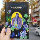 Dolores Reyes publicó "Cometierra", su primera novela en 2019.