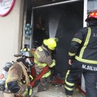 Un incendio se registró en una plaza comercial de la vía a la costa la tarde de este jueves 28 de noviembre.