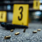 Una de las víctimas tenía antecedentes penales por abuso sexual, según información policial.