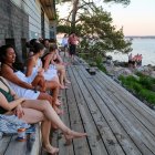 Sauna de la isla de Lonna, un lugar que congrega a mucha gente, en Helsinki.