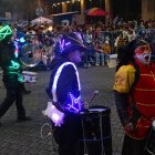 Desfile. Con música y baile los danzantes y estudiantes recorrieron once cuadras de la avenida Amazonas