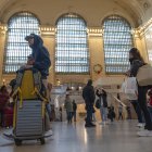 Pasajeros en la estación Gran Central de Nueva York, en Estados Unidos.