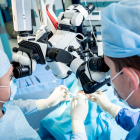 Referencial. Médicos del país realizaron la primera cirugía cerebral asistida por inteligencia artificial.