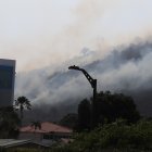 Largas columnas de humo han sido visibles en el norte de Guayaquil debido al incendio.