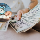 Dinero. En diciembre la pensión de alimentos para los hijos es doble.