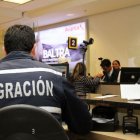 Ecuador regula el ingreso de menores de edad, así como las restricciones para ciudadanos de ciertos países que requieren visa para ingresar.