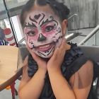 Doménica, de 10 años, acude al Centro Terapéutico Aprendiendo a Vivir, para niños con síndrome de Down, de la Fundación Reina de Quito.