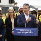 San Francisco (EE.UU.). El gobernador de California, Gavin Newsom, durante una reciente actividad en relacionada con la falta de vivienda local.