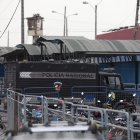 Según información policial, dos agentes penitenciarios habrían introducido las granadas al interior del reclusorio.