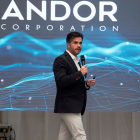 Simón Pérez, gerente general, durante su presentación.