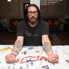 Diego no solo colecciona camisetas de Liga, sino que lleva al equipo en la piel.